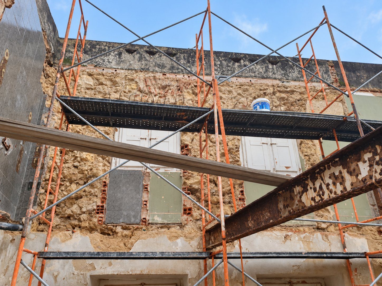 Shoring the original façades
