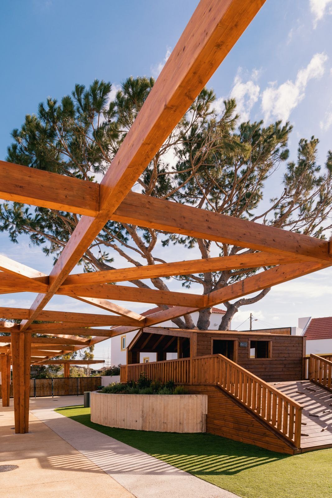 Almada International School